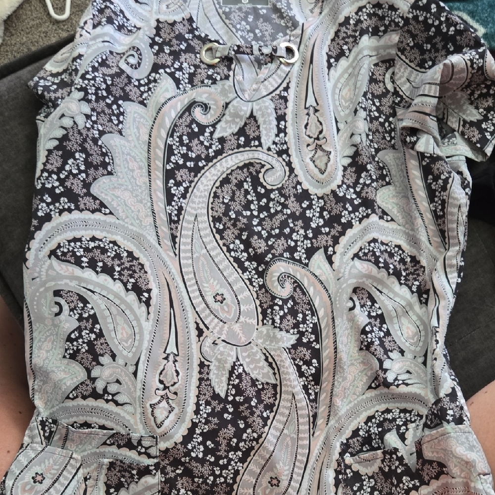 Elegant Paisley Print Women's Scrub Top